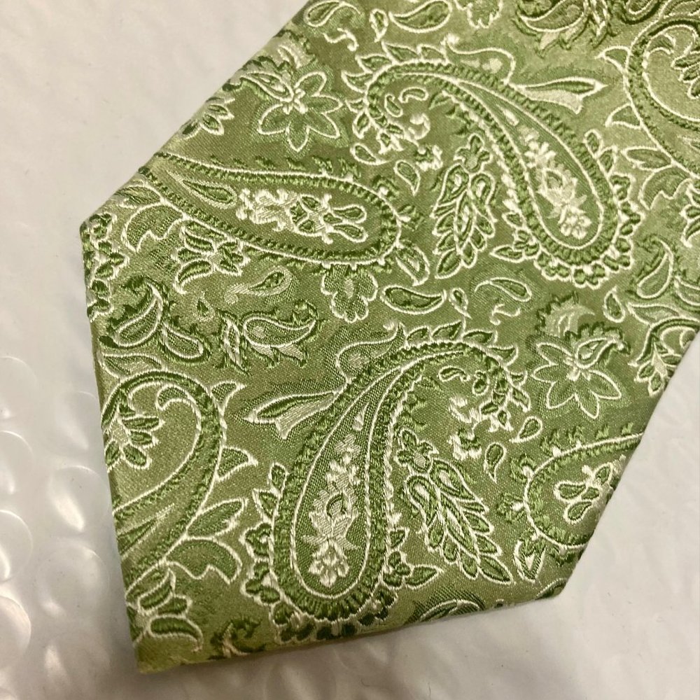 100% Silk Mens Designer Tie,Jones New York, 3.25x65, Green Paisley